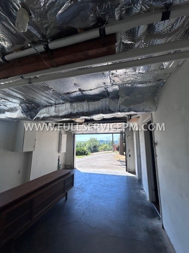 Building Photo - Exceptional South Beacon Hill 3 BD 2 BA! Huge Deck!