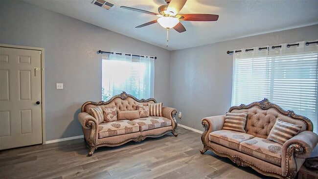 Building Photo - Gorgeous 4 Bedroom, 2 Bathroom Solar Home in Desert Oasis!