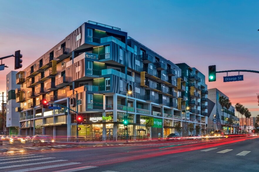 297 Luxury Residences above Amazon Fresh Market - L+O Apartments