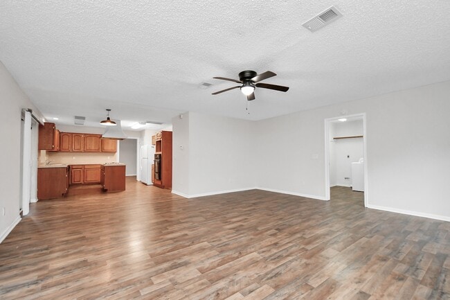 Building Photo - 8823 High Haven Dr