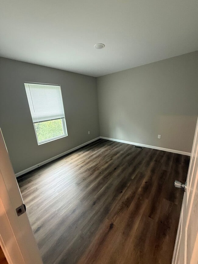 Building Photo - 2 Bedroom 1.5 Bathroom Townhouse in Jackson, MO