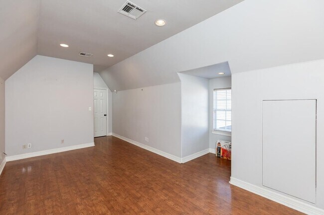 Building Photo - 665 Winchester Dr
