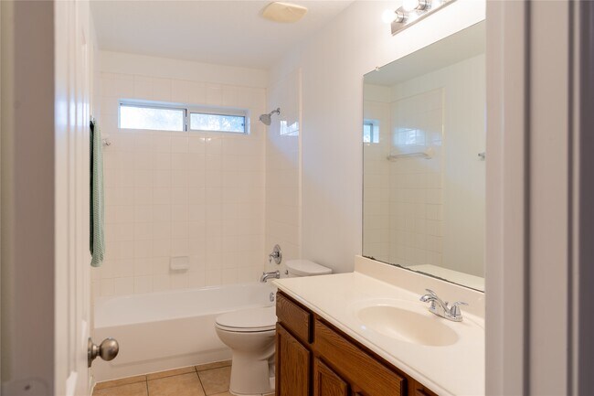 Building Photo - 2109 Auburn Shores Dr