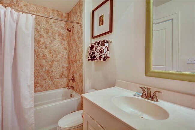 Building Photo - 10 Marina Dr