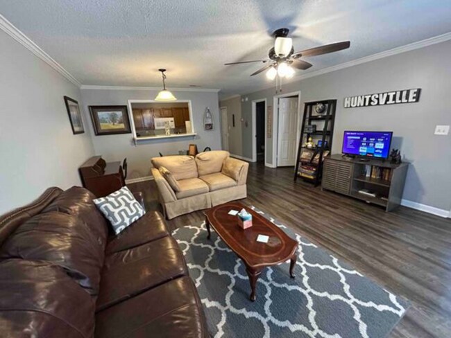 Building Photo - 4935-4937 7 Pine Cir
