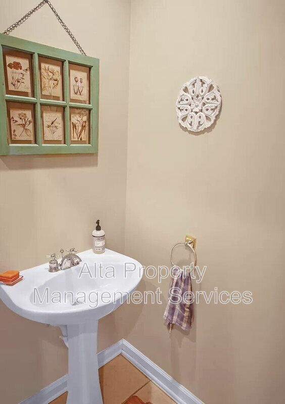 Building Photo - 701 Lake Stone Cir