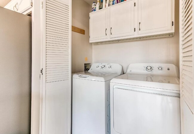 Building Photo - Charming 3-Bed, 2-Bath Home in Prime Broke...
