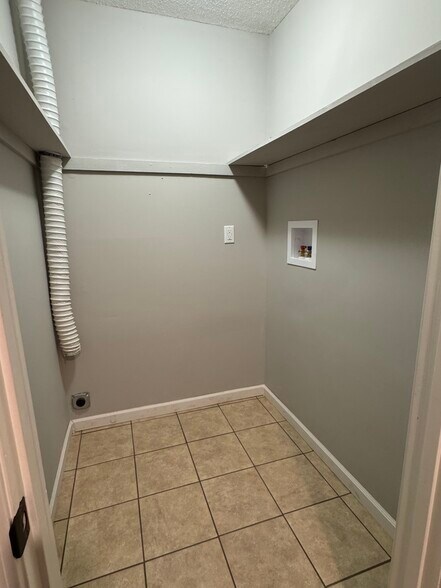 Building Photo - 115 Beechnut St