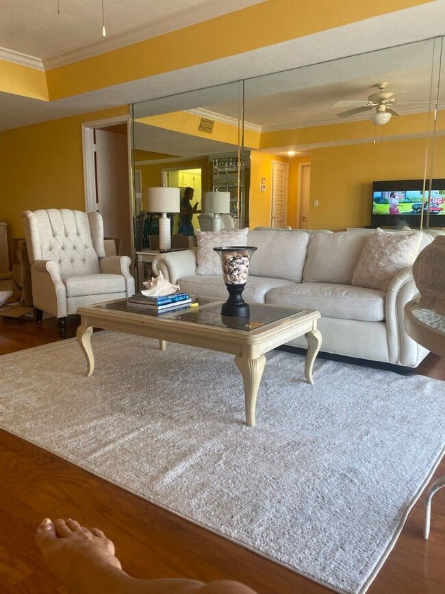 Building Photo - Gulf views from this Cozy 2 Bedroom Condo-...