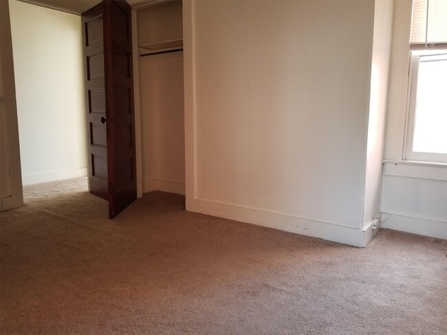 Building Photo - 211 W 5th St