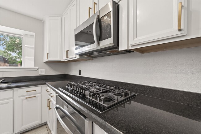 Building Photo - 707 Montclair Blvd