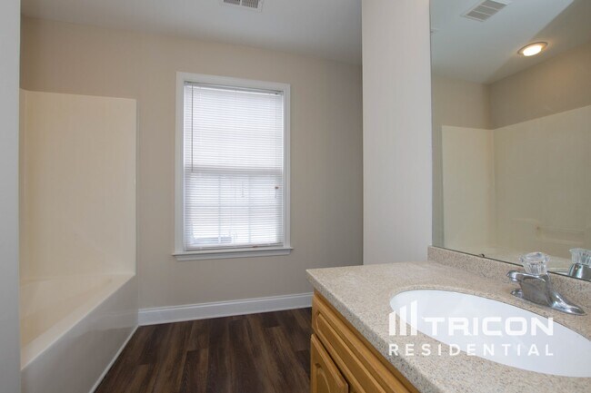 Building Photo - 2457 Terra Dr