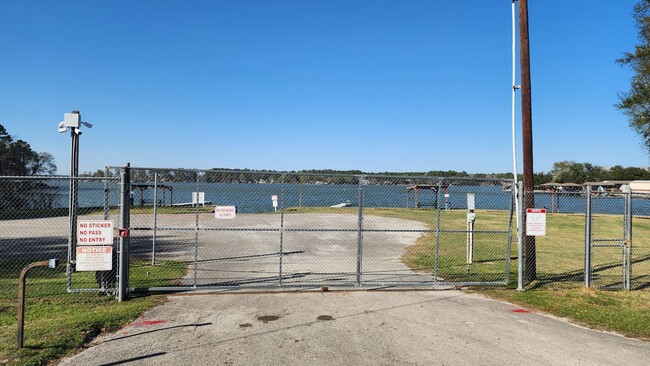 Building Photo - 13151 S Lee Shore Dr