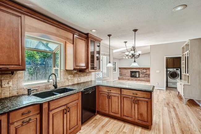 Building Photo - Stunning Home by Arapahoe Lake