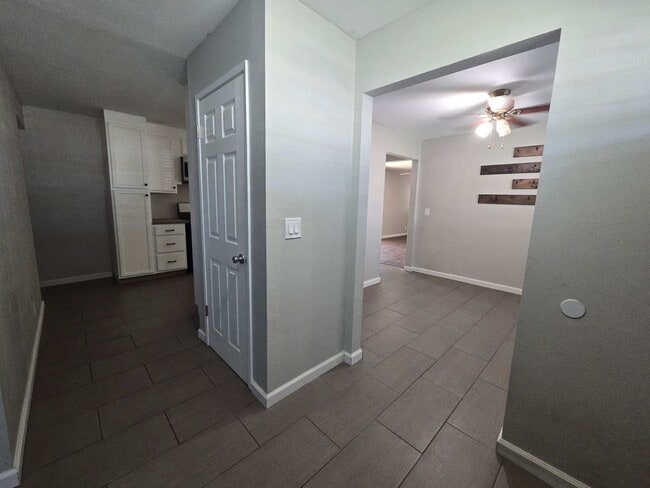 Building Photo - 3 BR 2 BA Available Now
