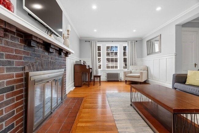 Building Photo - 859 Fellsway W