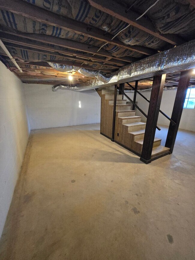 Building Photo - Charming 3-Bedroom, 2-Bathroom Brick Home for Rent