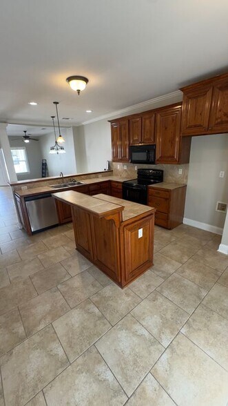 Building Photo - 12223 Village Maison Dr