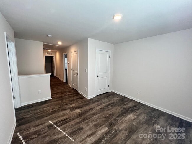 Building Photo - 7868 Whispering Strm Dr