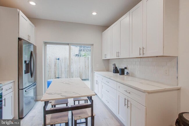 Building Photo - 2146 N Fairhill St