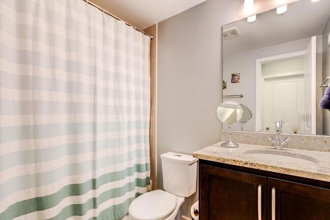 Building Photo - Amazing 2 Bedroom, 2 Full Bathroom 14th St Apartment with Secure Parking!