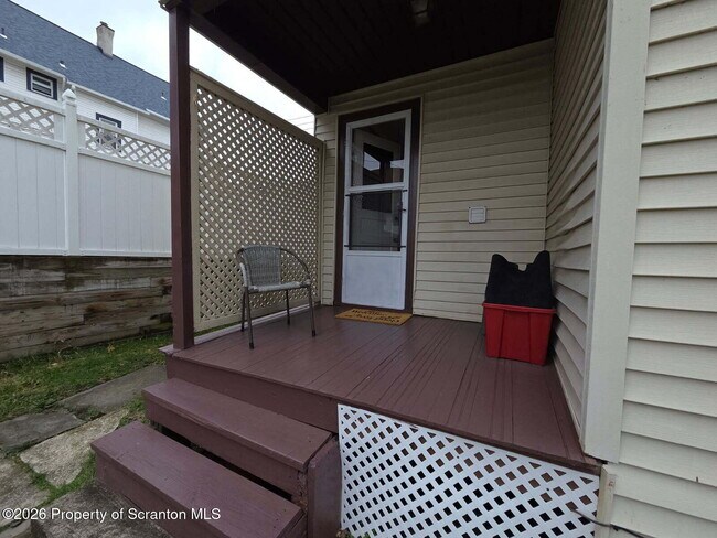 Building Photo - 1706 E Gibson St