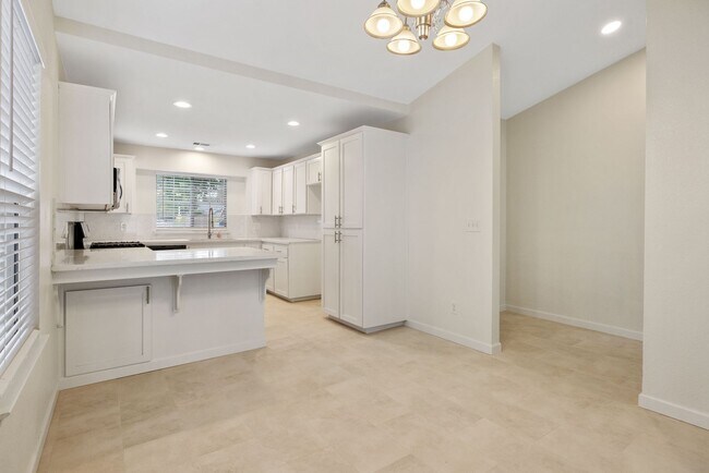 Building Photo - NW Visalia Home Coming Soon!