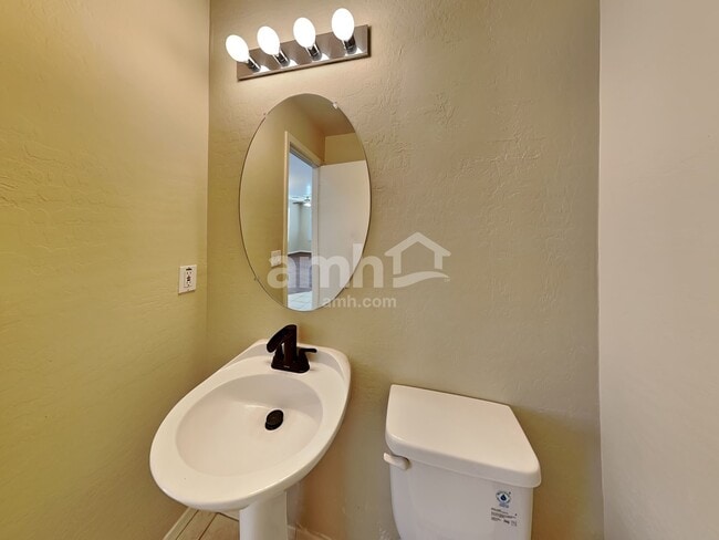 Building Photo - 2132 S Bernard