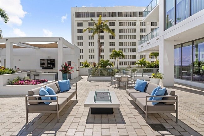 Building Photo - 301 1st St S