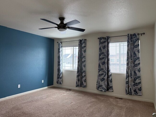 Building Photo - House For Lease