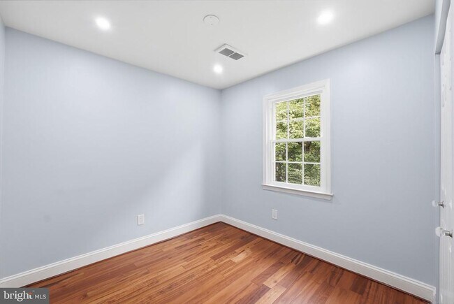 Building Photo - 8562 Tyrolean Way