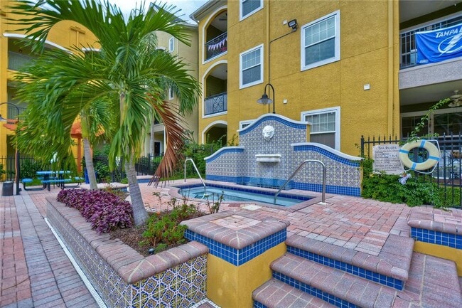 Building Photo - 2010 E Palm Ave
