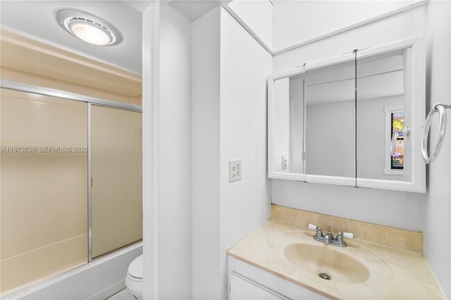 Building Photo - 6436 Miami Lakes Dr