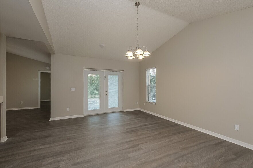 Building Photo - 4360 Grandwood Ln