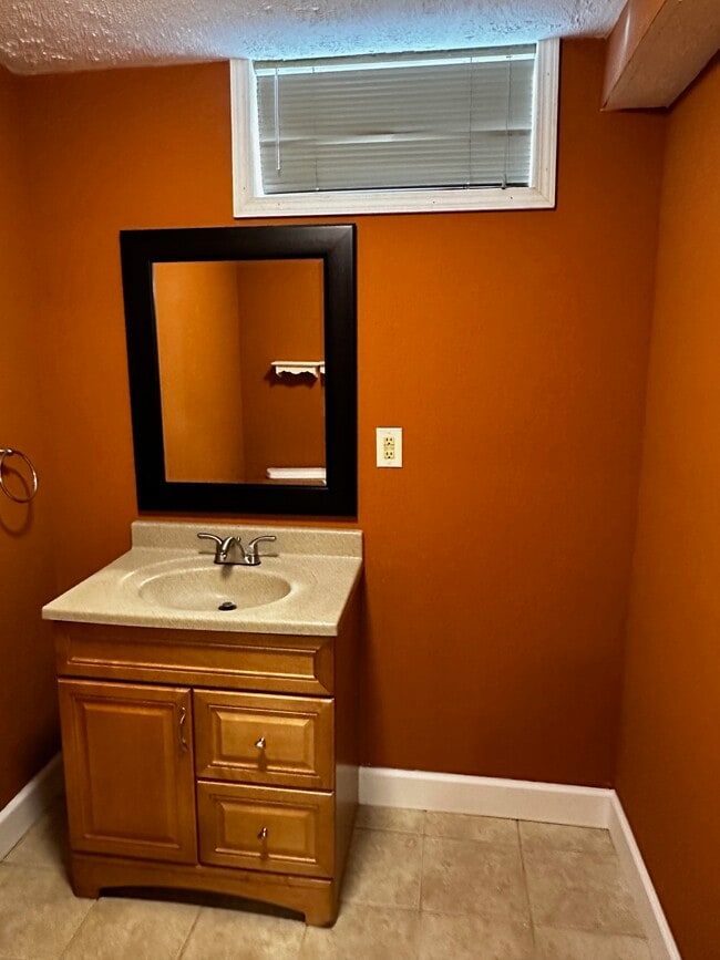 Building Photo - 5 White Oak Bend