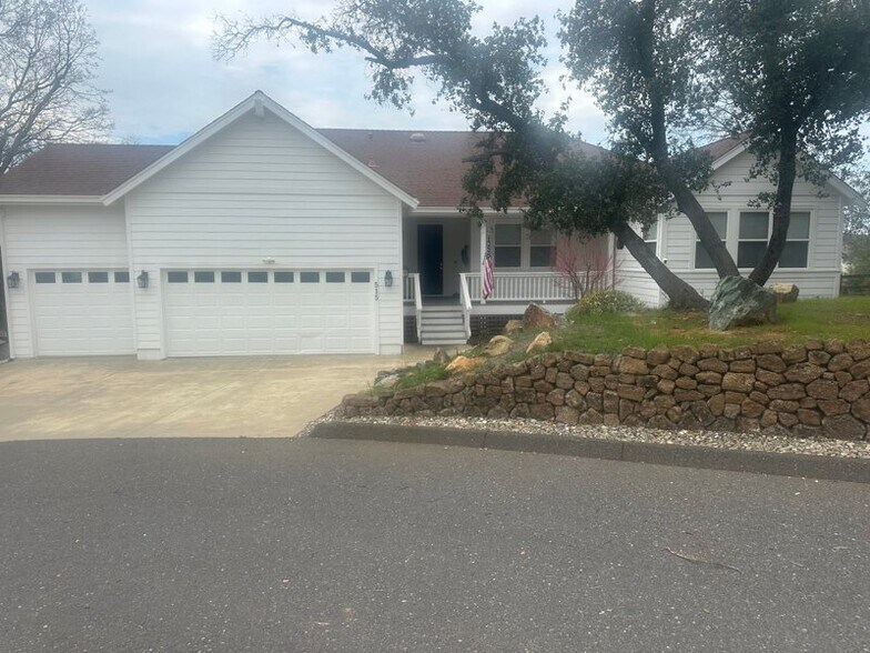 Building Photo - 515 Rosebush Ct