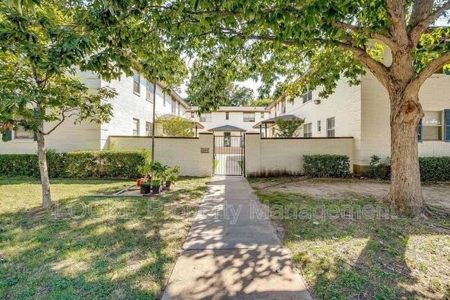 Building Photo - 3417 S University Dr