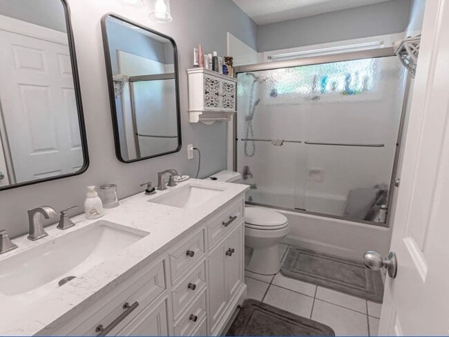 Building Photo - 379 Red Fox Rd