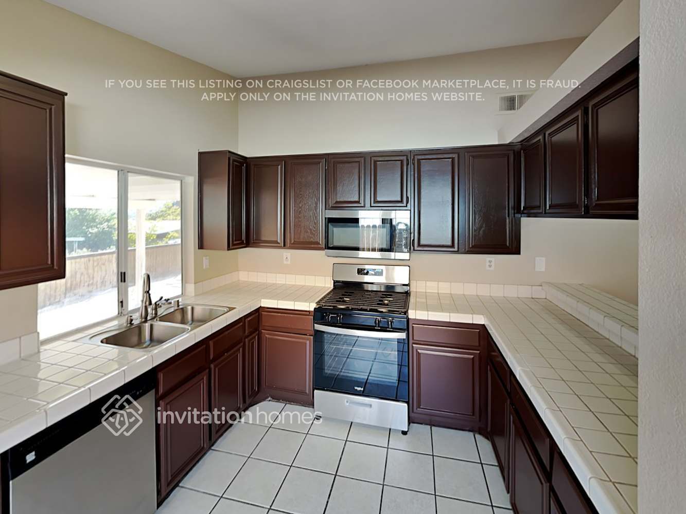 Building Photo - 27736 Doreen Dr