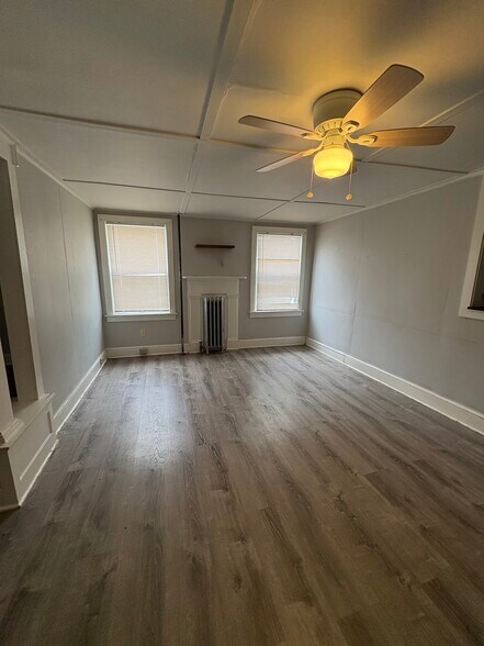 Living room 2 - 28 Murray St