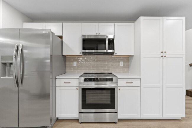 Building Photo - Gorgeous South Hill Home W/ $1000 Move in ...
