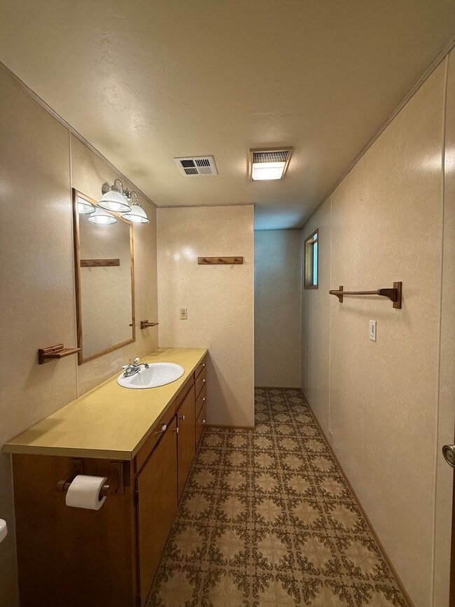 Building Photo - Cute Ashland Cottage | Two bedroom, two bath home | Available Now