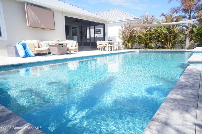 Building Photo - 787 Clearwater Ave