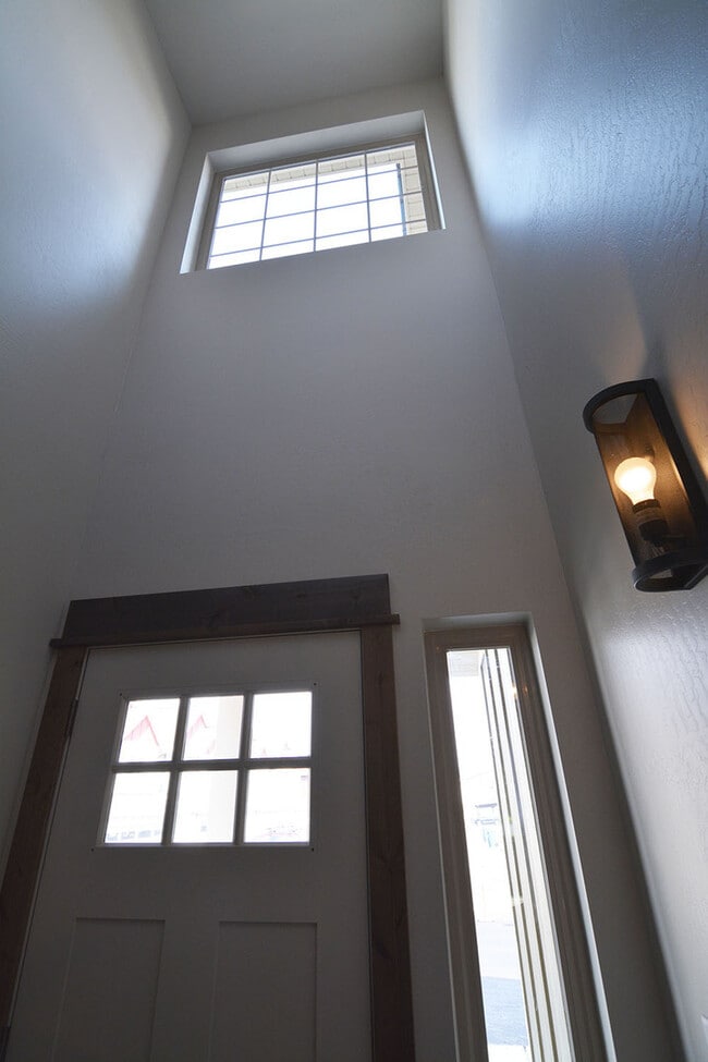 Building Photo - Luxury Condo, Center of Bozeman