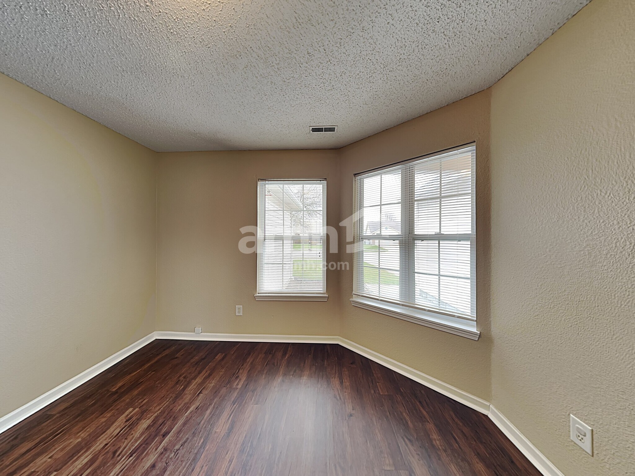 Building Photo - 5606 Wood Hollow Dr