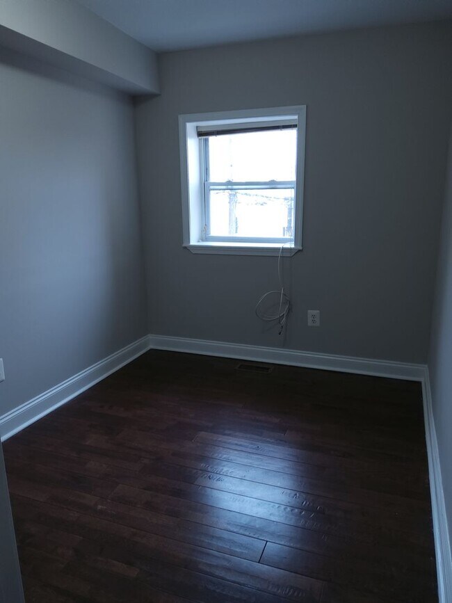 Building Photo - Ready to Move In 2 Bedroom near Ravens Stadium w/ Two Decks!