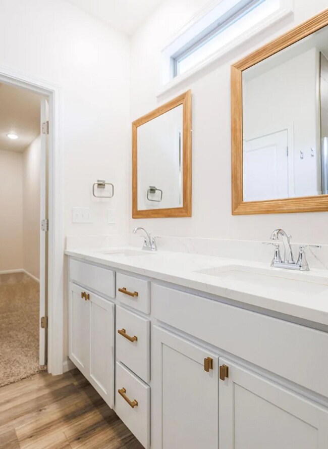 Building Photo - Don't miss out on this beautiful home!