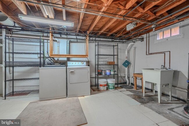Building Photo - 521 Academy Rd