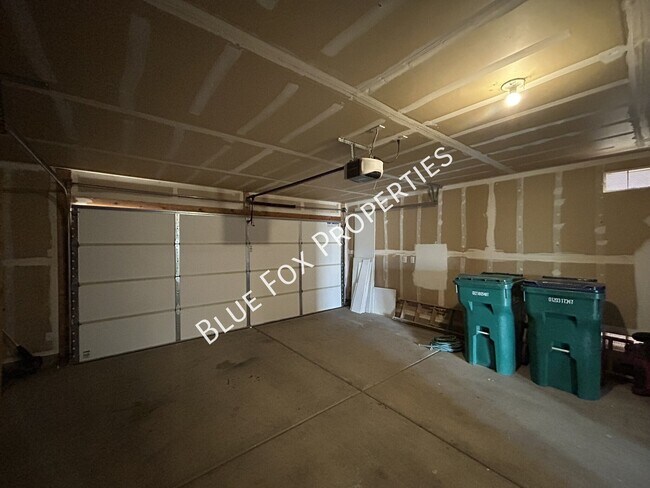 Building Photo - 10066 N Blue Crossing Way