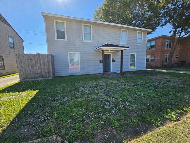 Building Photo - 3332 Blodgett St
